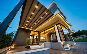 Lofos Luxury Living